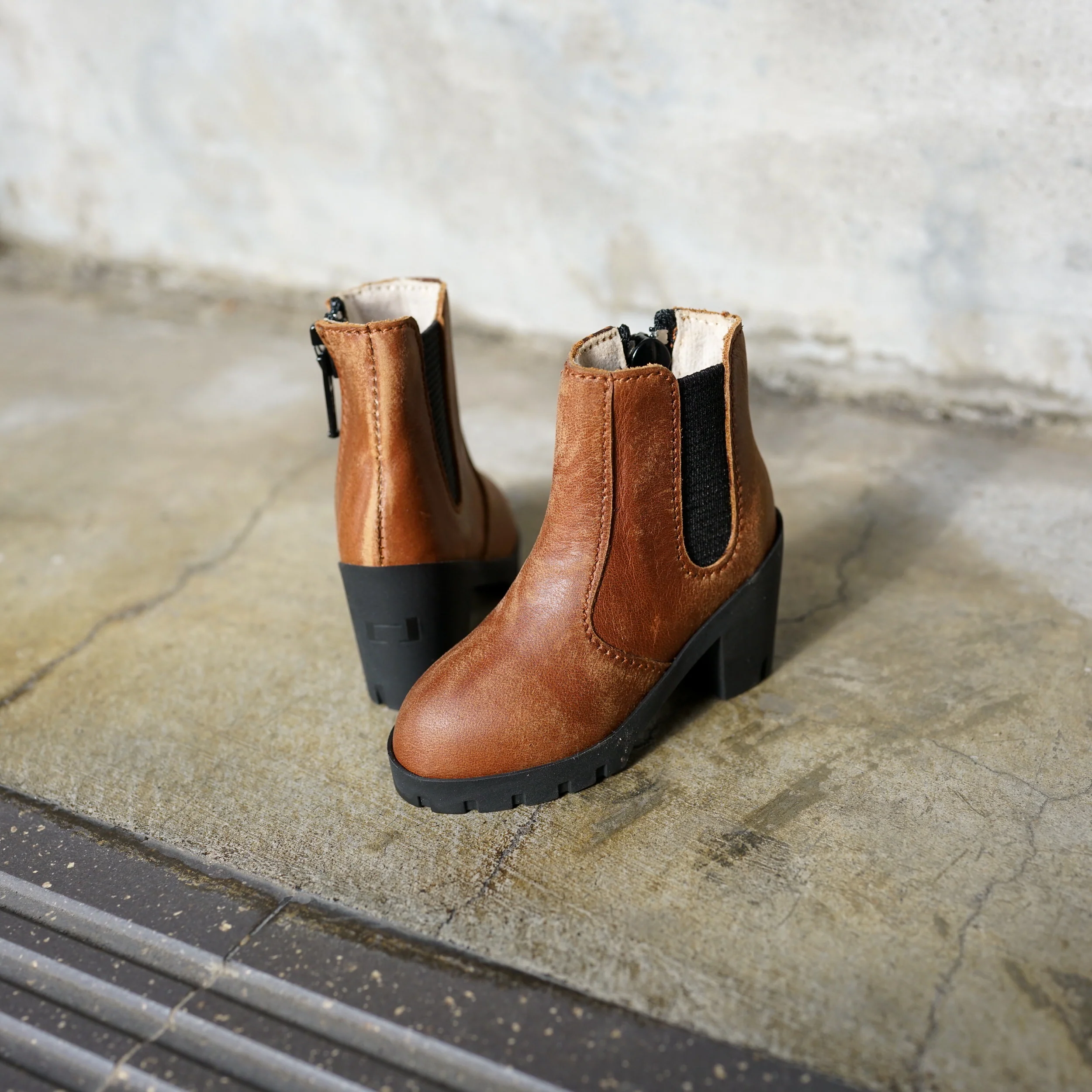 Chelsea Boots (Brown) - Image 4